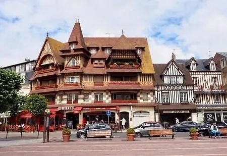 Maison En Plein Coeur De Deauville, A Pied, 6 Personnes דוביל