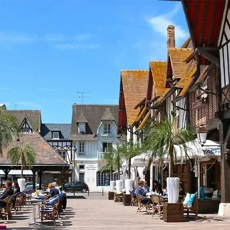 Maison En Plein Coeur De Deauville, A Pied, 6 Personnes Holiday home